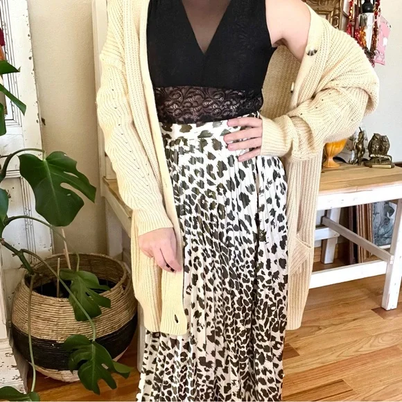 New! H&M Metallic Animal Print Pleated Midi Skirt Size 6 - Picture 2 of 7